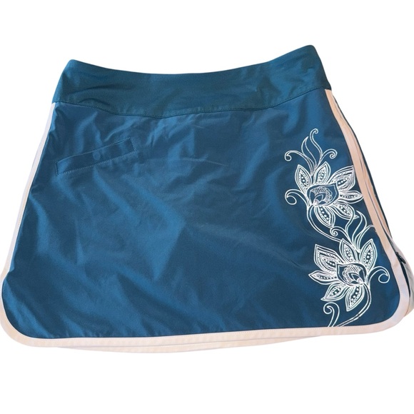 Athleta Pants - Athleta Teal Athletic Skort Size 4 Floral Trim Mesh Lining Adjustable Vent EUC